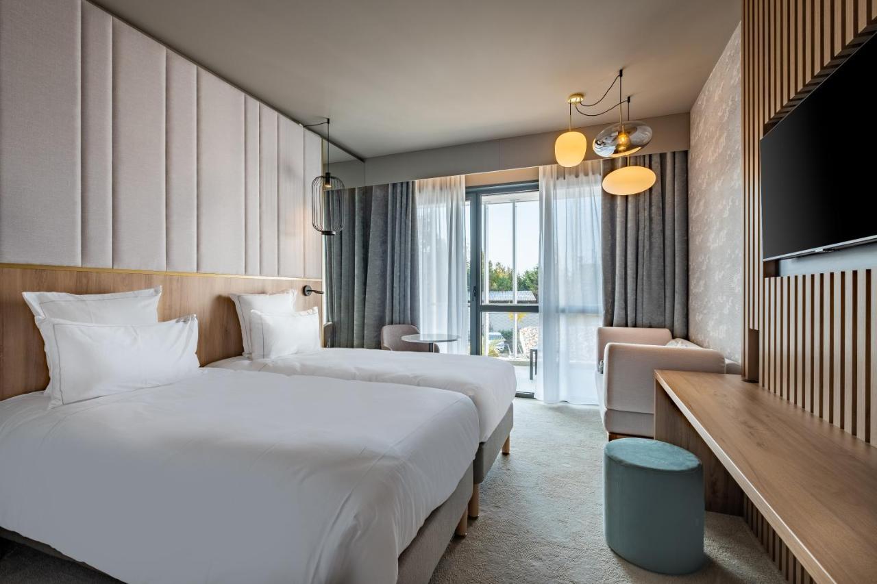 Golden Tulip Lyon Ouest Techlid Hotel & Spa ليمونيست الغرفة الصورة