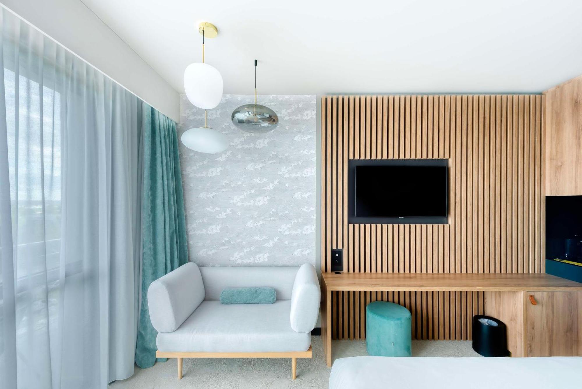 Golden Tulip Lyon Ouest Techlid Hotel & Spa ليمونيست المظهر الخارجي الصورة