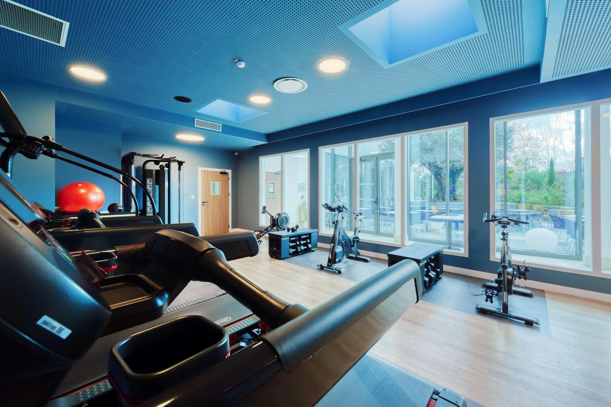 Golden Tulip Lyon Ouest Techlid Hotel & Spa ليمونيست المظهر الخارجي الصورة