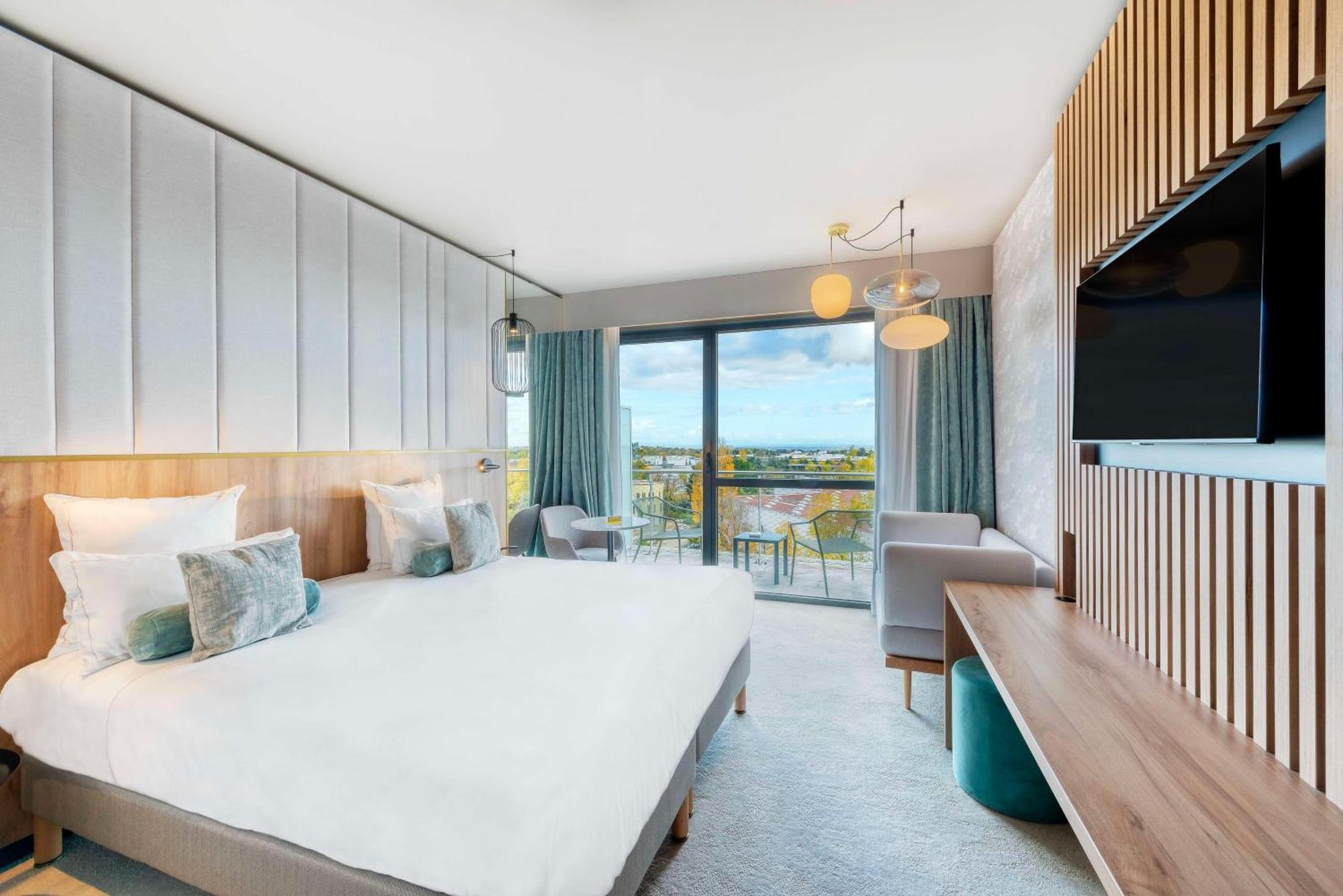 Golden Tulip Lyon Ouest Techlid Hotel & Spa ليمونيست المظهر الخارجي الصورة