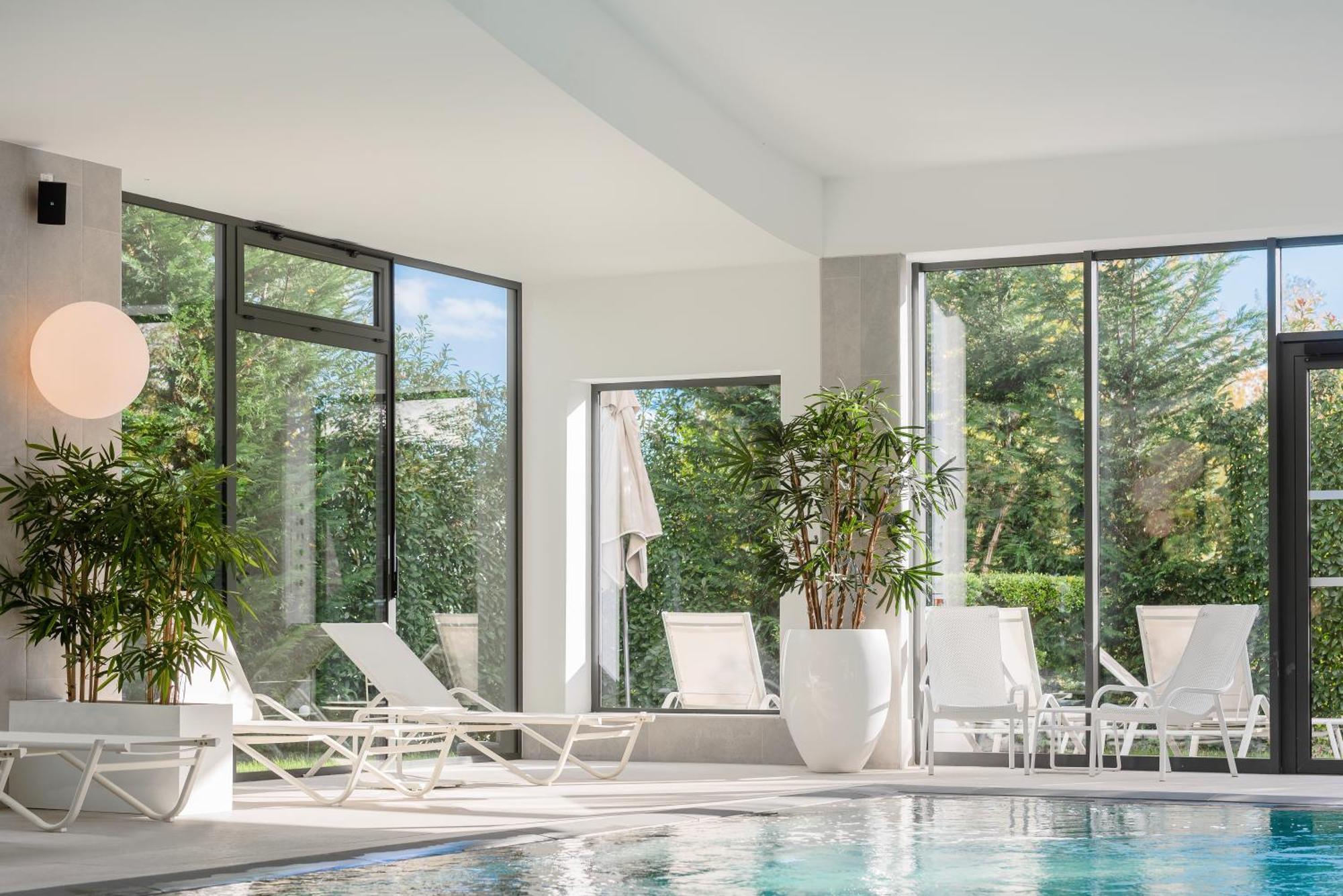 Golden Tulip Lyon Ouest Techlid Hotel & Spa ليمونيست المظهر الخارجي الصورة