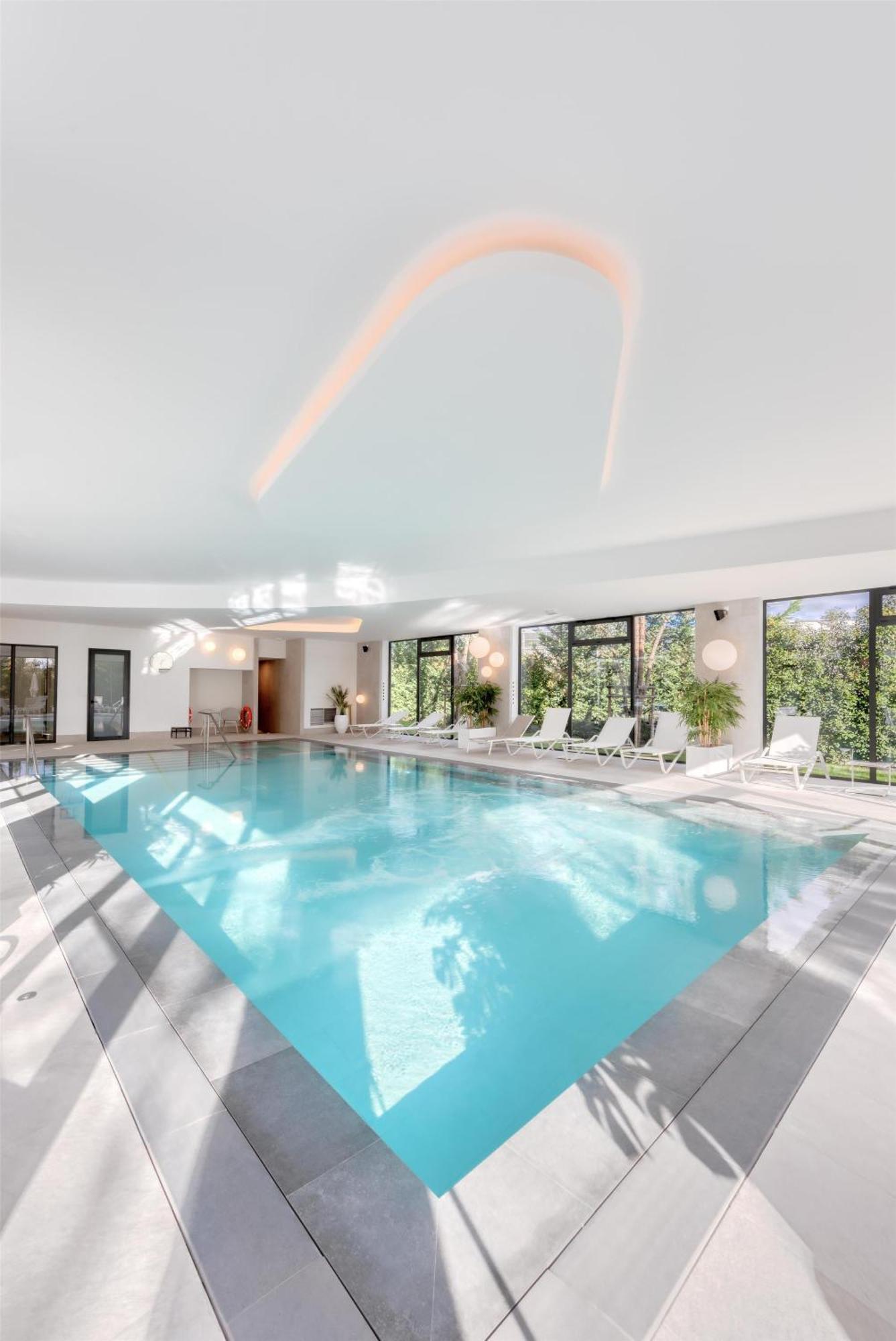 Golden Tulip Lyon Ouest Techlid Hotel & Spa ليمونيست المظهر الخارجي الصورة